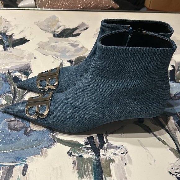 BALENCIAGA - Picture 3 of 16